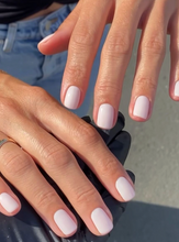 Cargar imagen en el visor de la galería, Manicure Clásico

