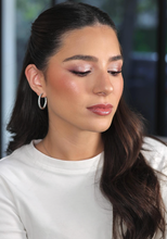 Cargar imagen en el visor de la galería, Hair and Makeup
