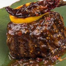 Cargar imagen en el visor de la galería, Filete con salsa de chile morita y verduras a la cazuela
